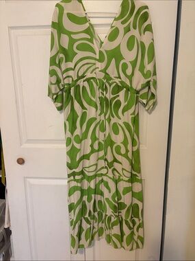 Green Abstract Print Maxi Dress with V-Neck